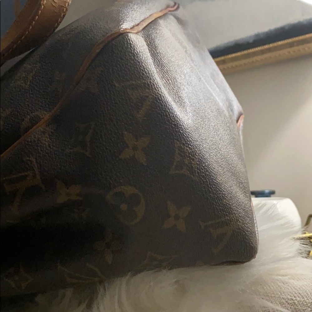 Louis Vuitton Batignolles Vertical Large Tote Bag - Picture 15 of 16